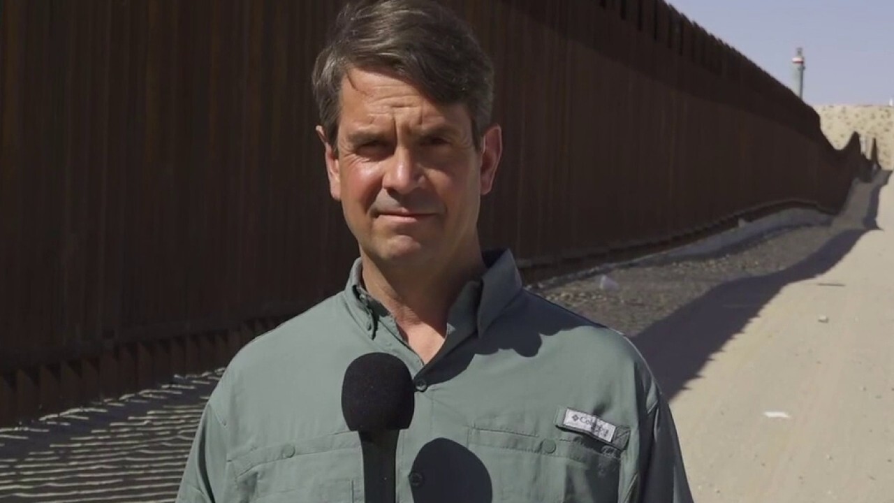 FOX live on scene at US-Mexico border as Biden's border crisis builds