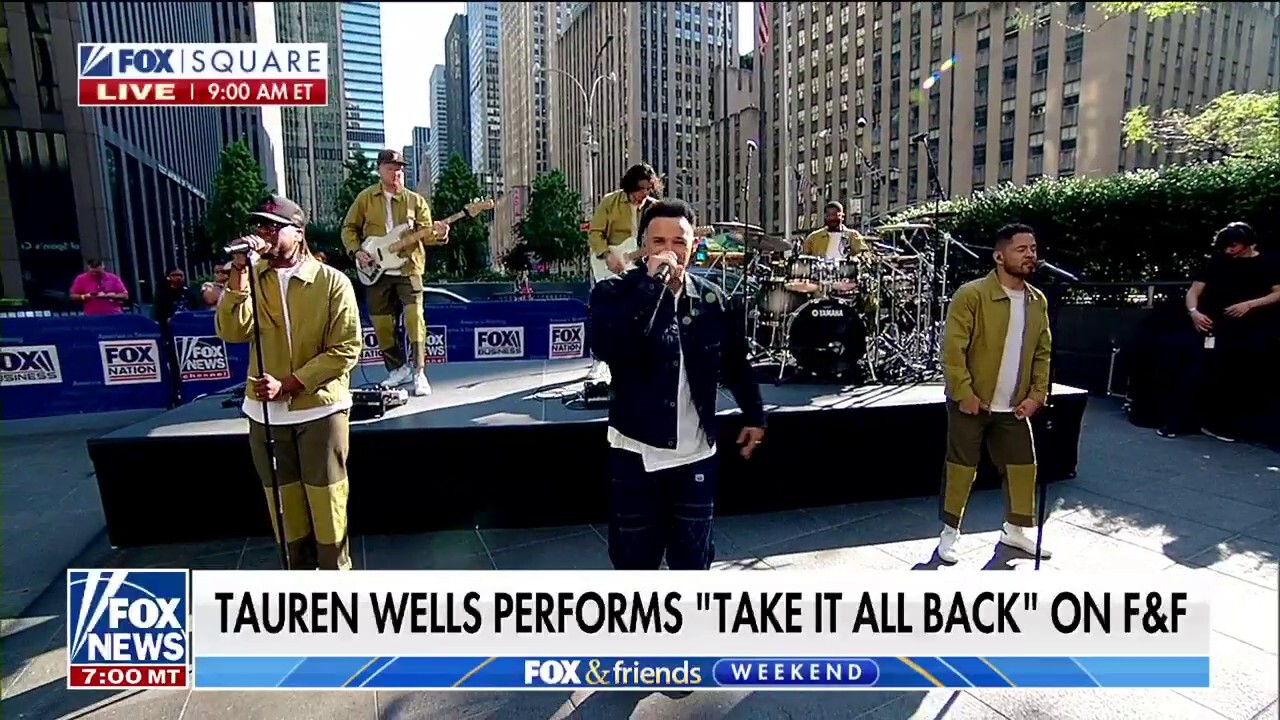  Tauren Wells performs 'Take It All Back'