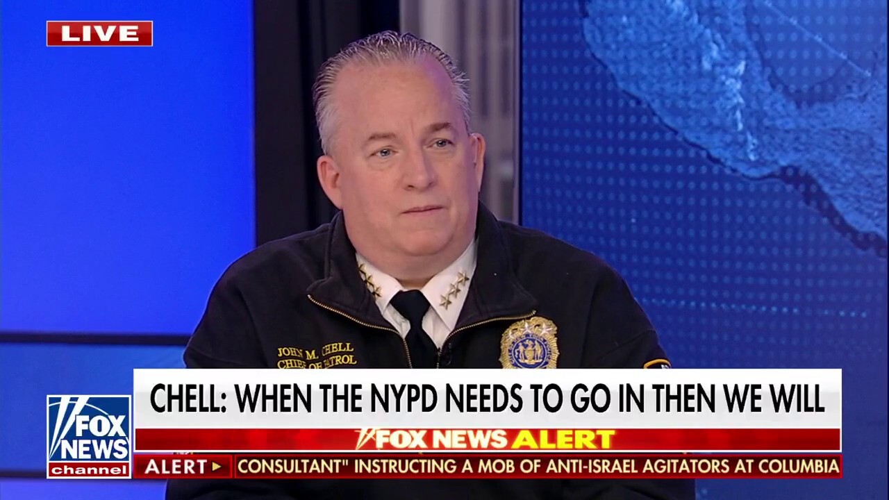 NYPD Chief of Patrol John Chell tells 'Your World' his officers are professional and experienced in such tenuous situations.

