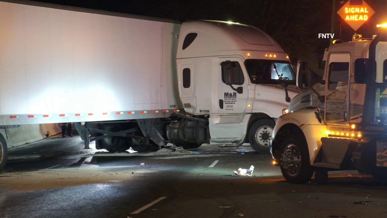 Струпване на 13 автомобила в Ню Джърси води до наранявания, нарязано ремарке на трактор изтича гориво