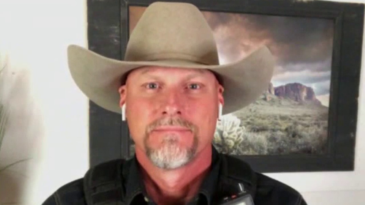 Arizona sheriff goes viral for message against mandating vaccines