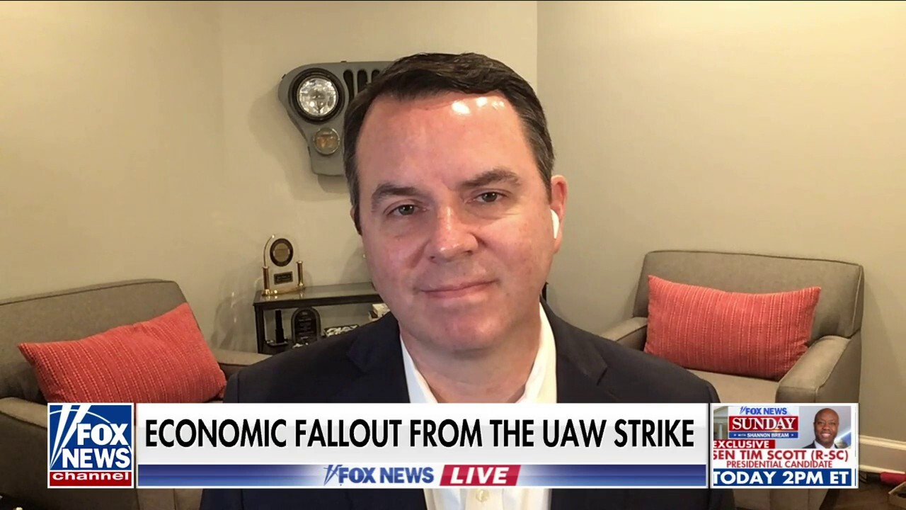 Auto expert gives tips for consumers looking to buy a new car during UAW strike