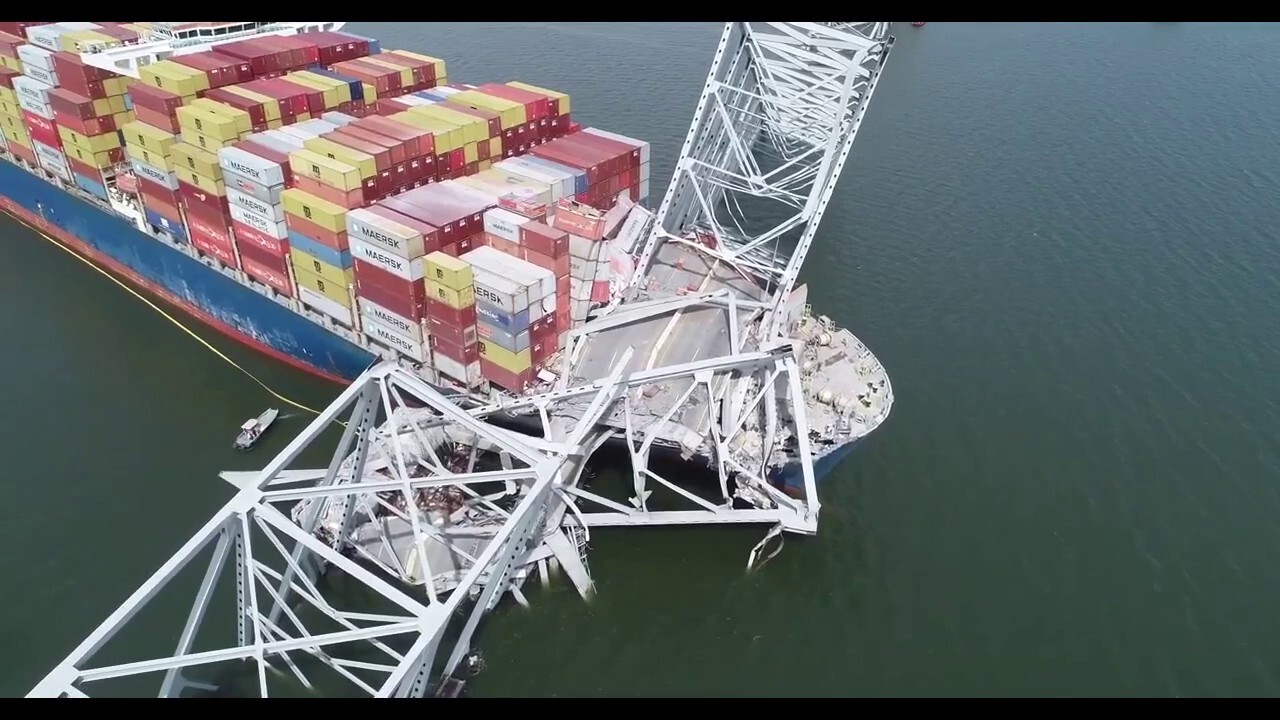 Властите очакват търговският корабен трафик през пристанището на Балтимор скоро
