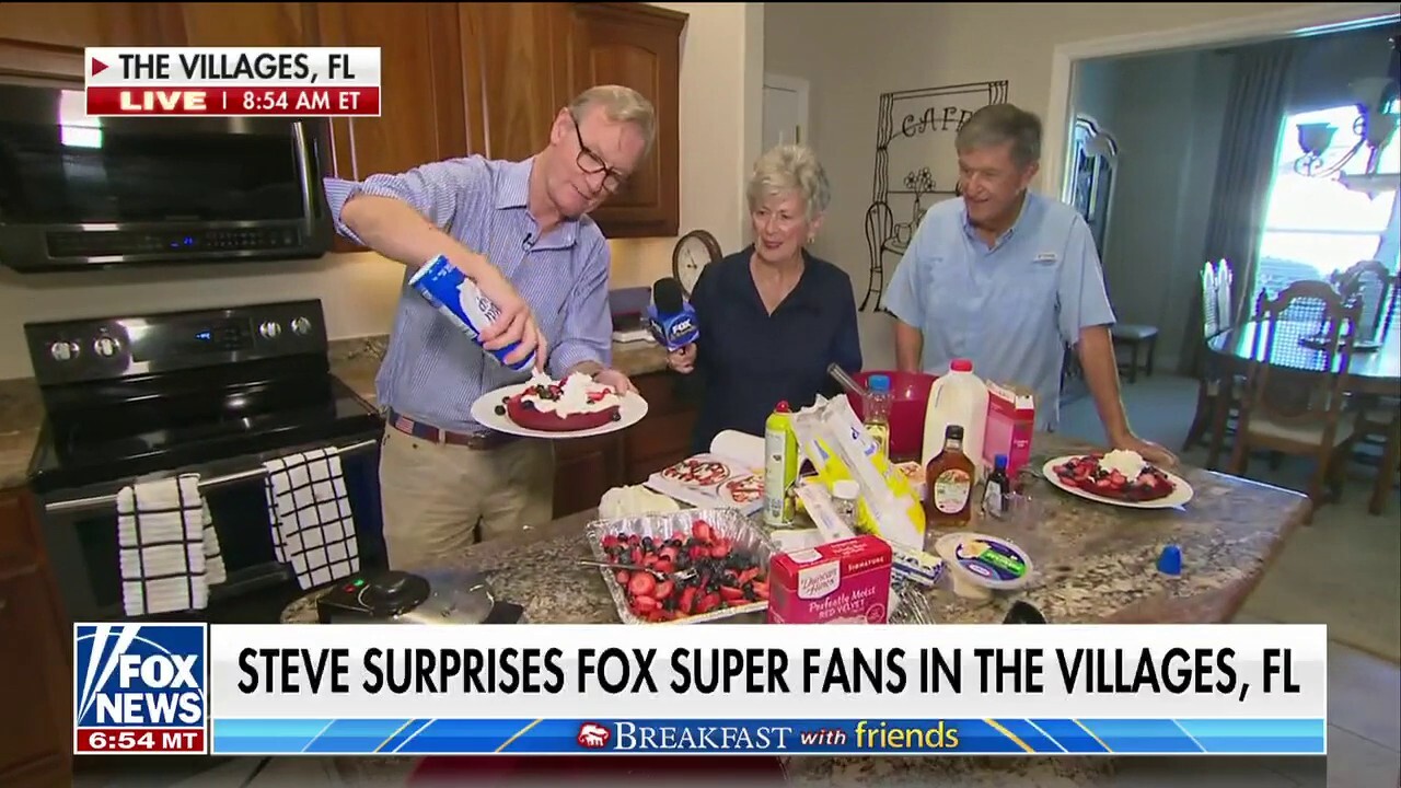 Steve Doocy surprises Fox News fans in Florida with breakfast 