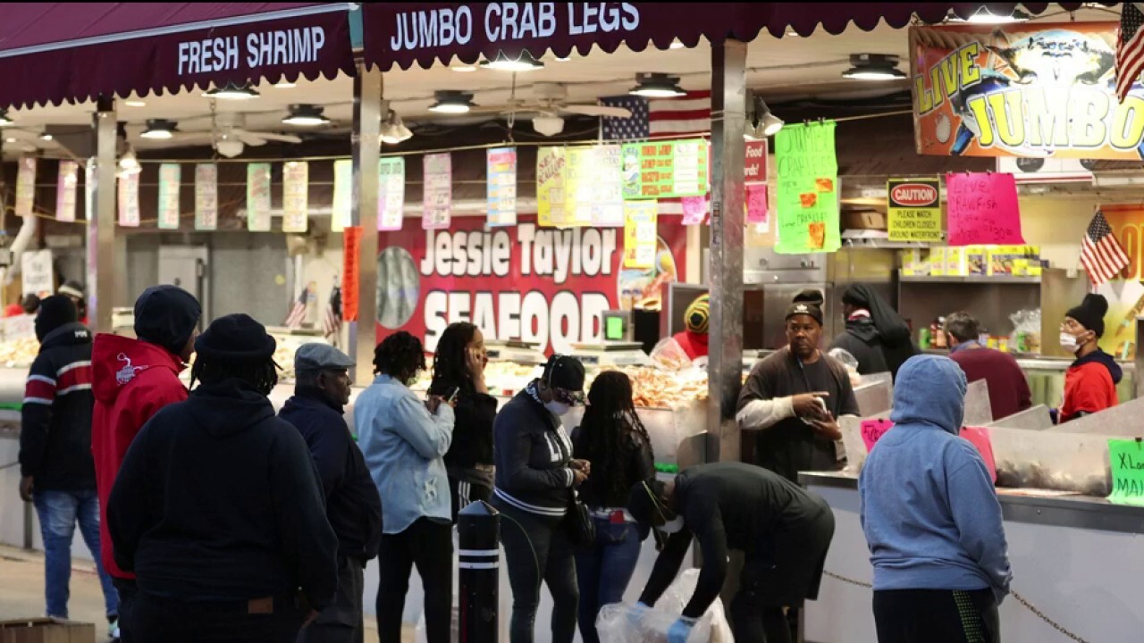 DC mayor closes Wharf Fish Market after photos show crowds not social distancing