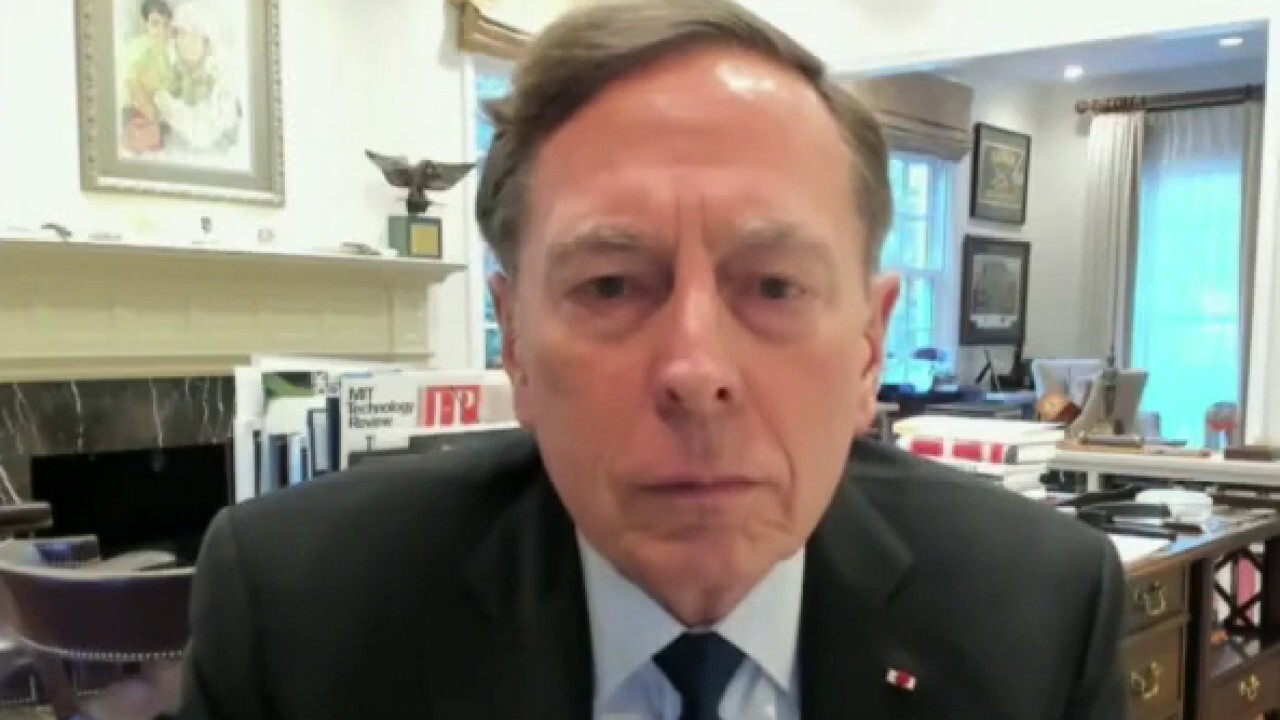 Gen. Petraeus: Putin's is preparing to deliver a Russian example of 'shock and awe'
