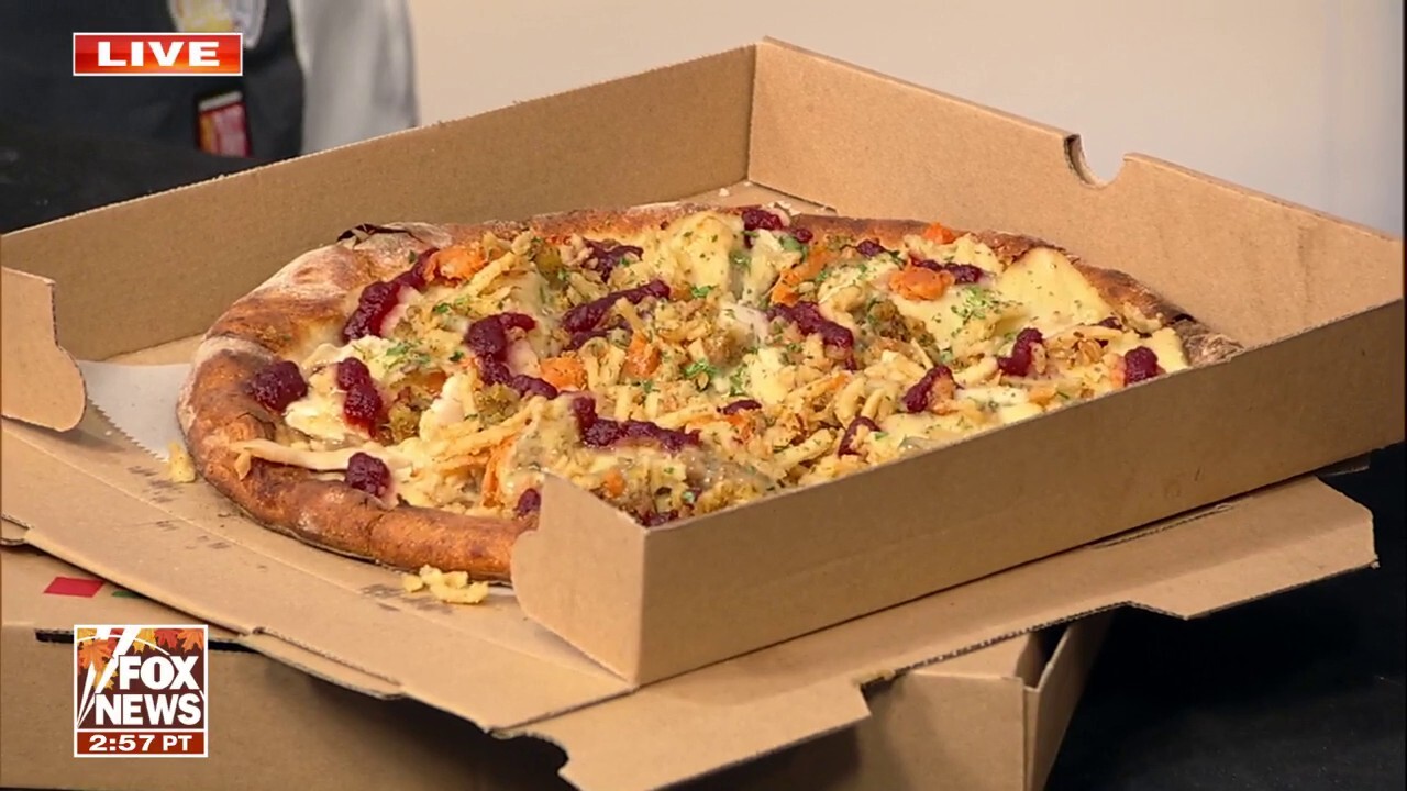 Restaurant owner makes Thanksgiving pizza