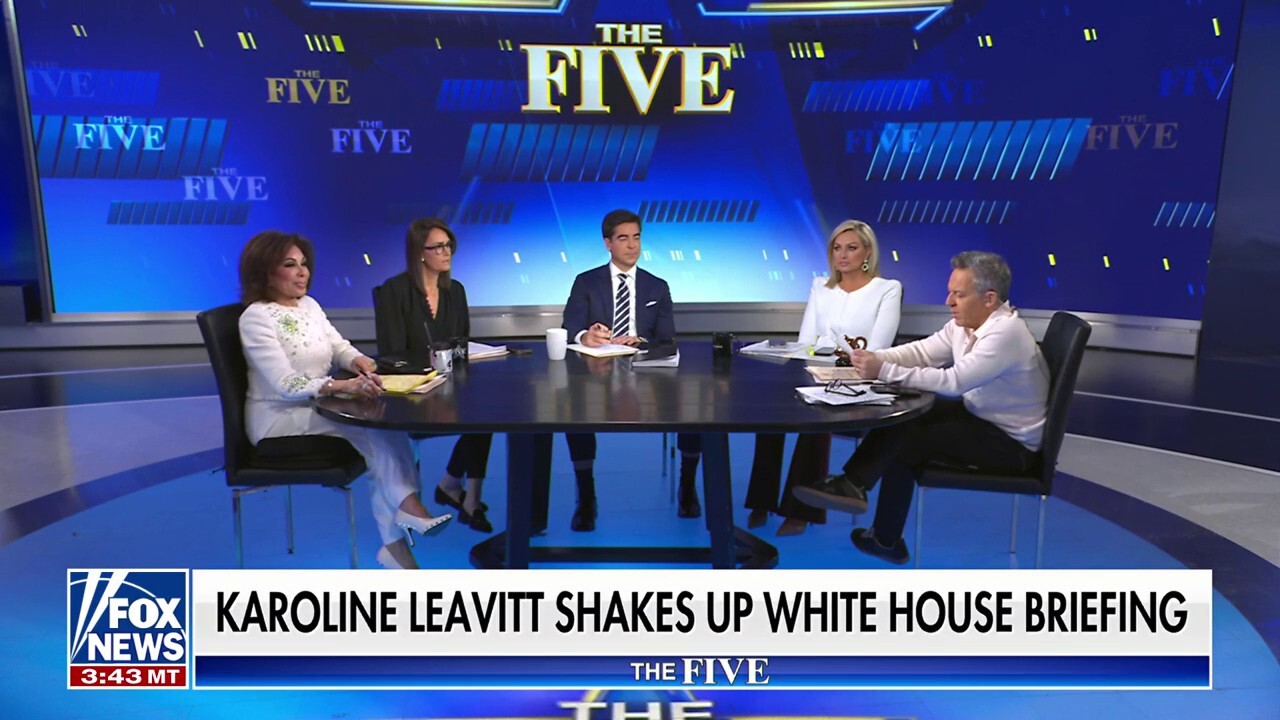 Karoline Leavitt proves she's no 'binder' in first White House press briefing