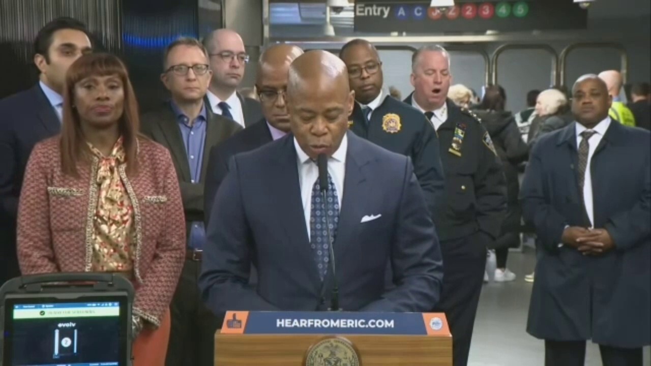 Скенери за хора идват в станциите на метрото в Ню Йорк, докато градът се бори да овладее нарастващата престъпност