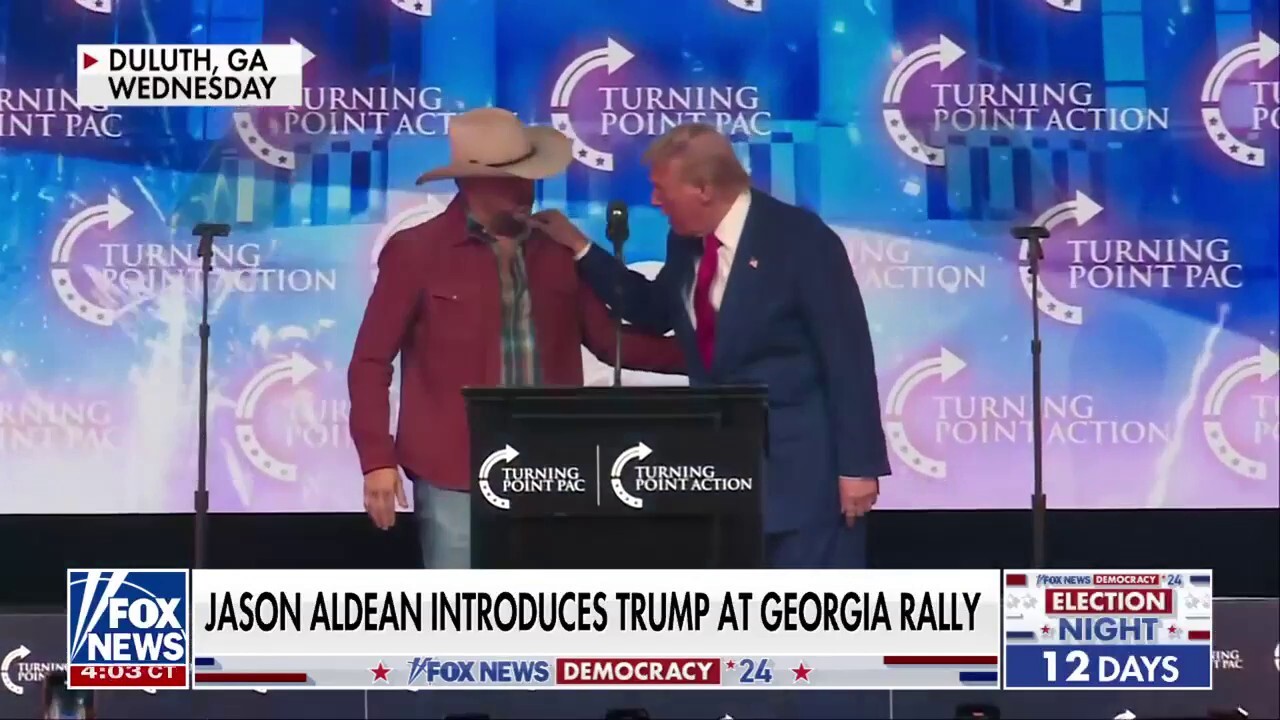 Trump campaigns in Georgia and encourages supporters to vote early