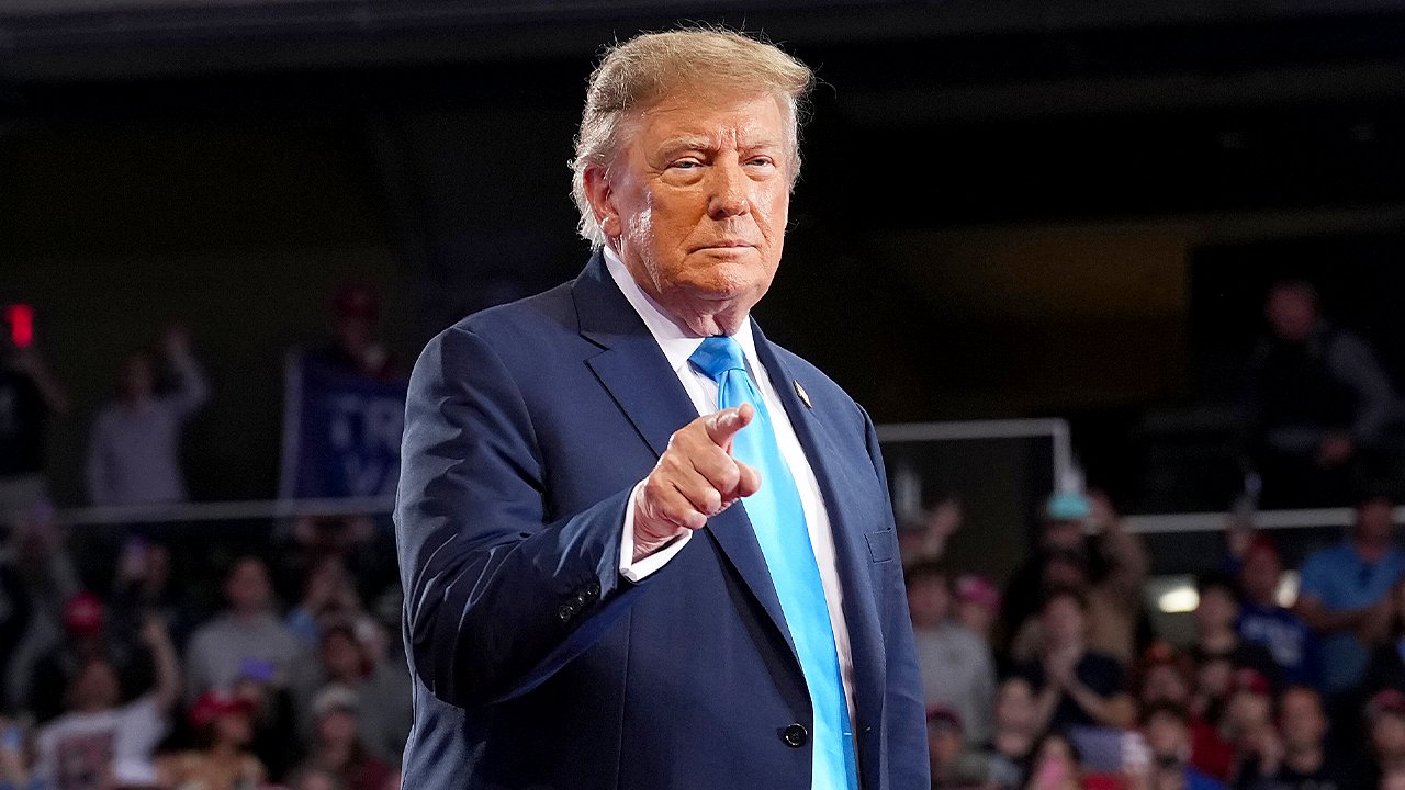 WATCH LIVE: President Trump headlines Daytona Beach rally ahead of critical midterms