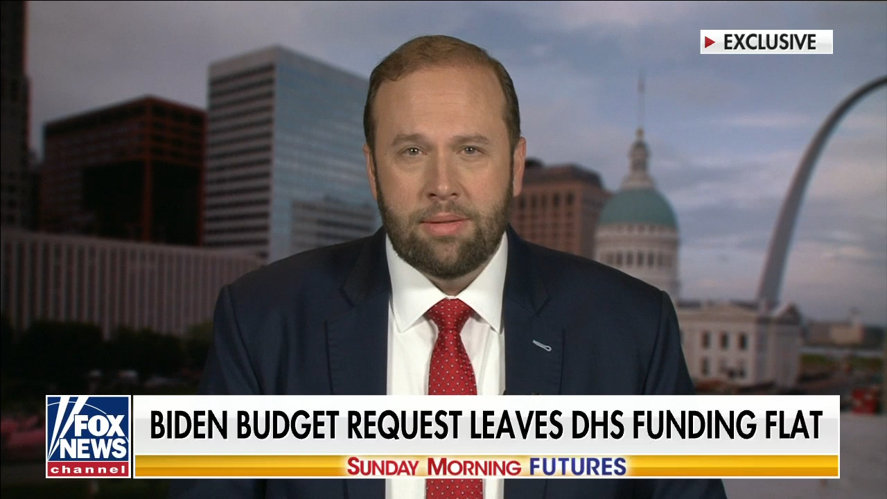 ‘Crazy’ that Biden can’t budget for border wall in $6T spending amid crisis: Rep. Smith 