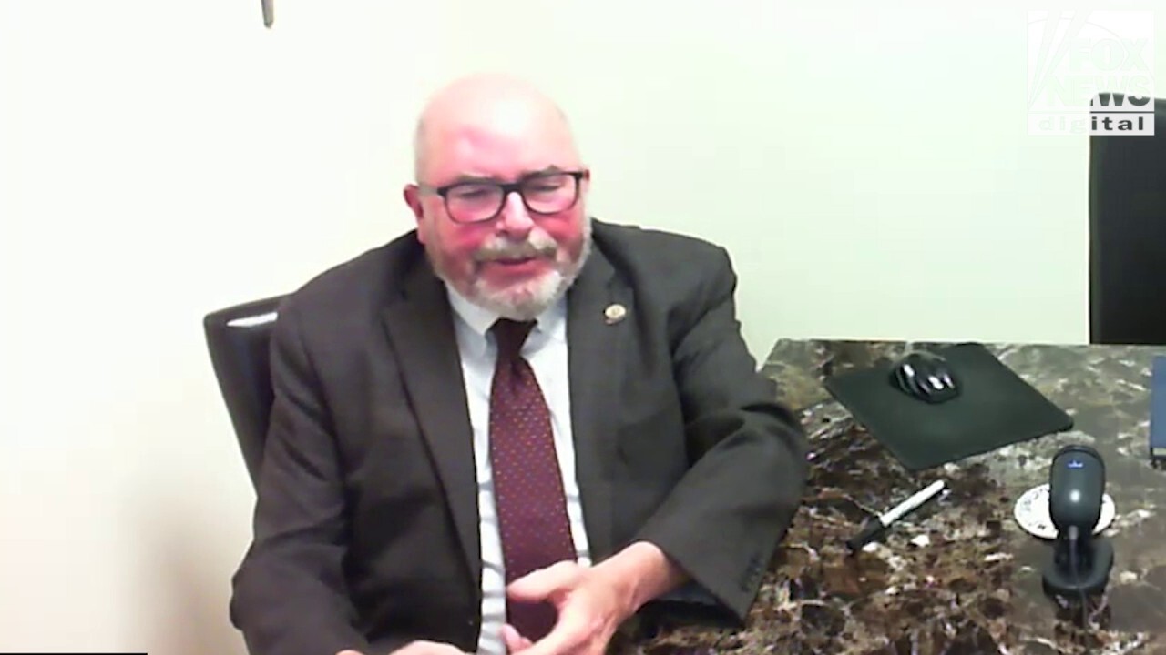 Former NASA insider debunks UFO claims, points to human tech