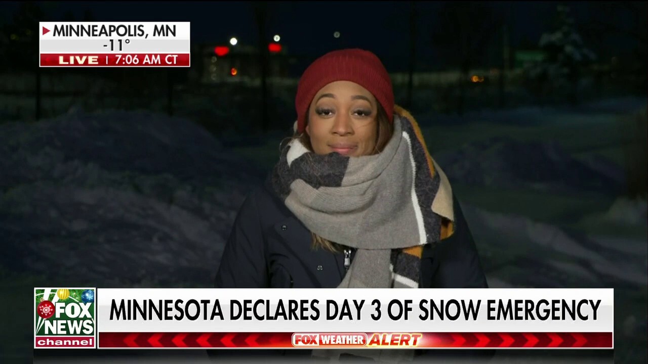 Minnesota drivers urged to stay off roads amid snow emergency