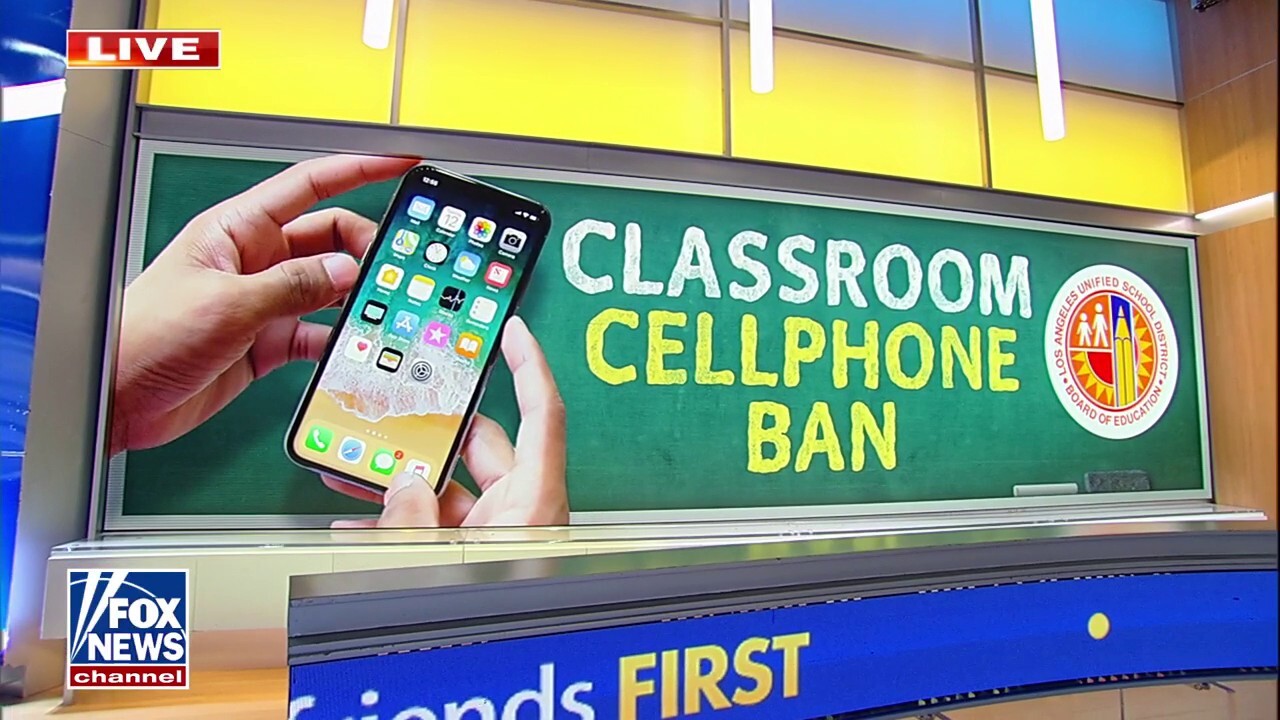 'Right thing to do': Psychiatrist praises LA schools for imposing classroom cell phone ban