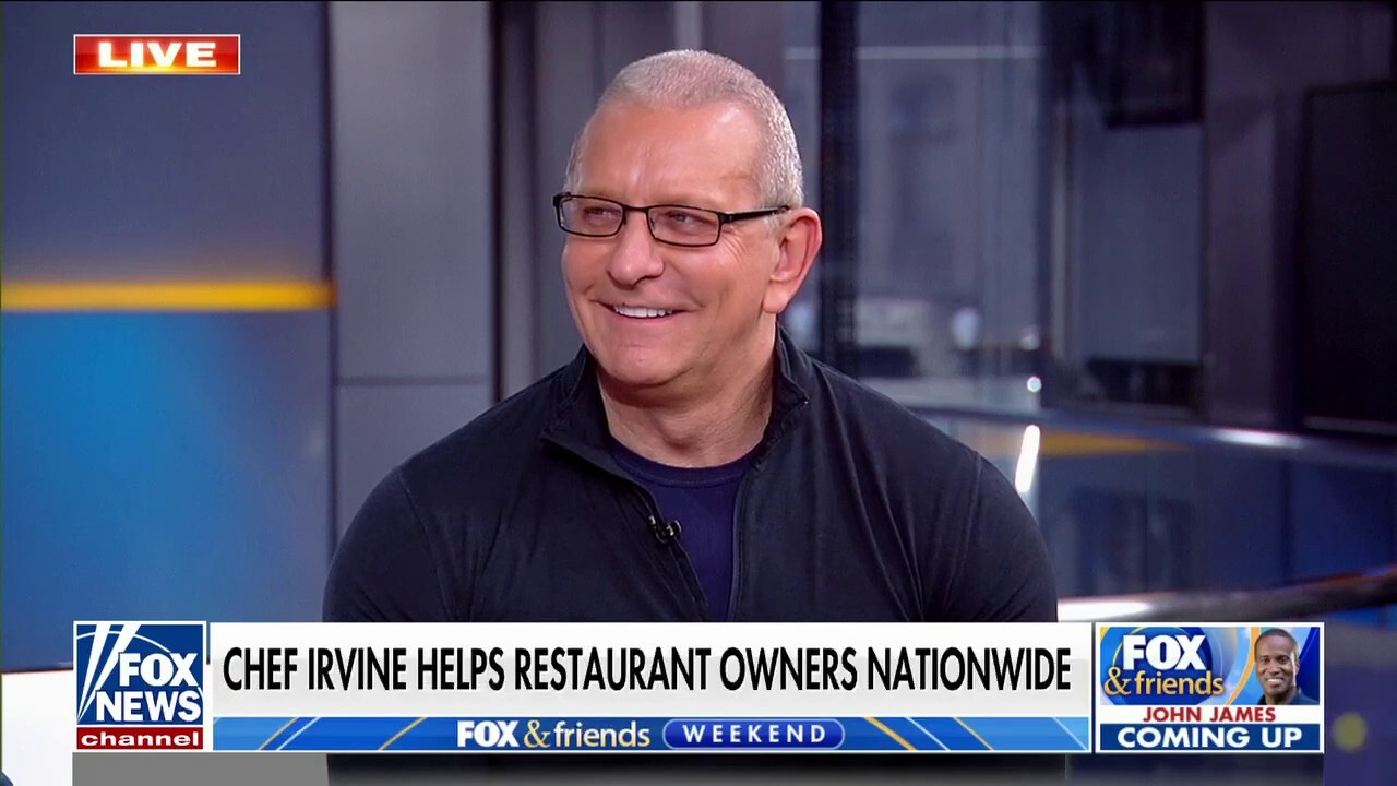 Chef Robert Irvine urges American restaurant owners to ‘weather the storm’ of inflation