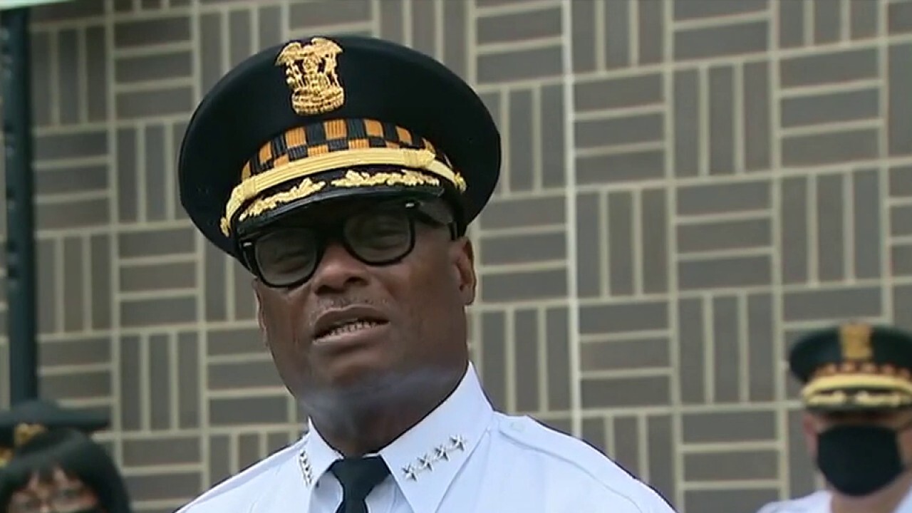 Chicago adds 200 police to tourist district in response to rise in violent crime