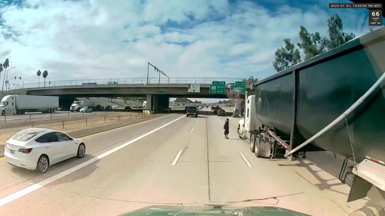 Man spotted darting across Arizona’s Interstate 10, narrowly misses trucks