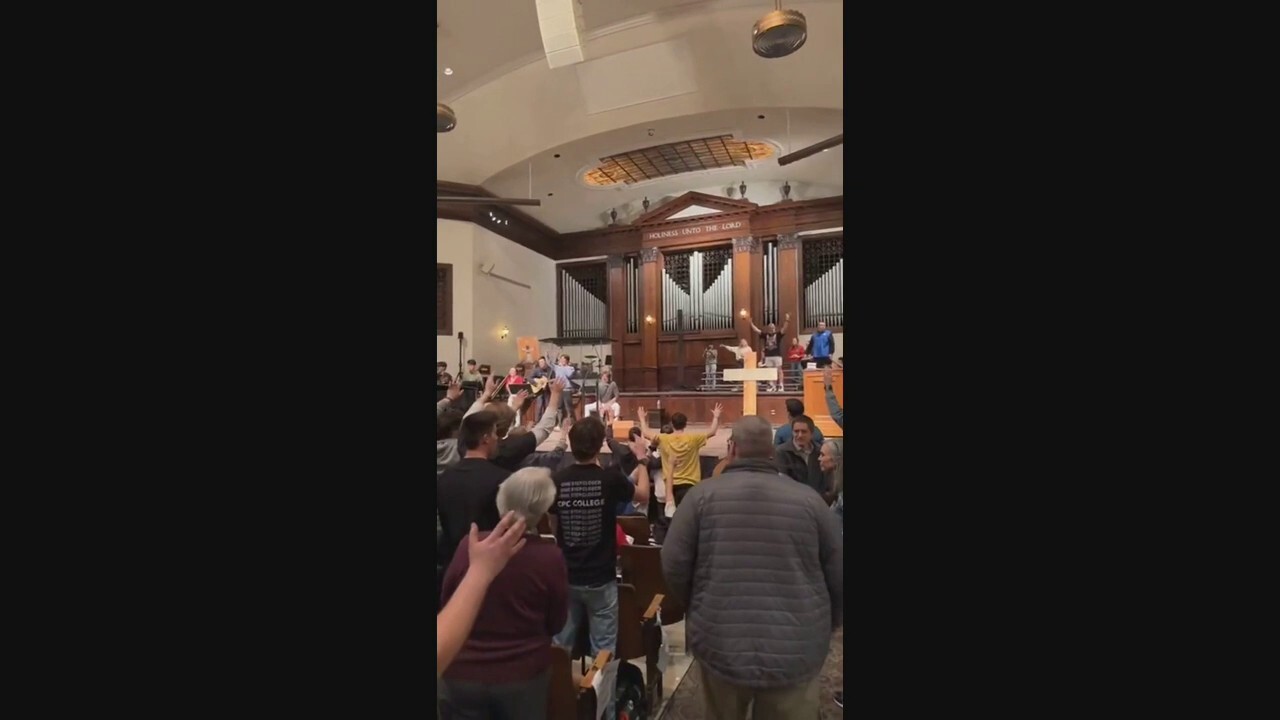 'Asbury revival' worshippers gather for continuous service