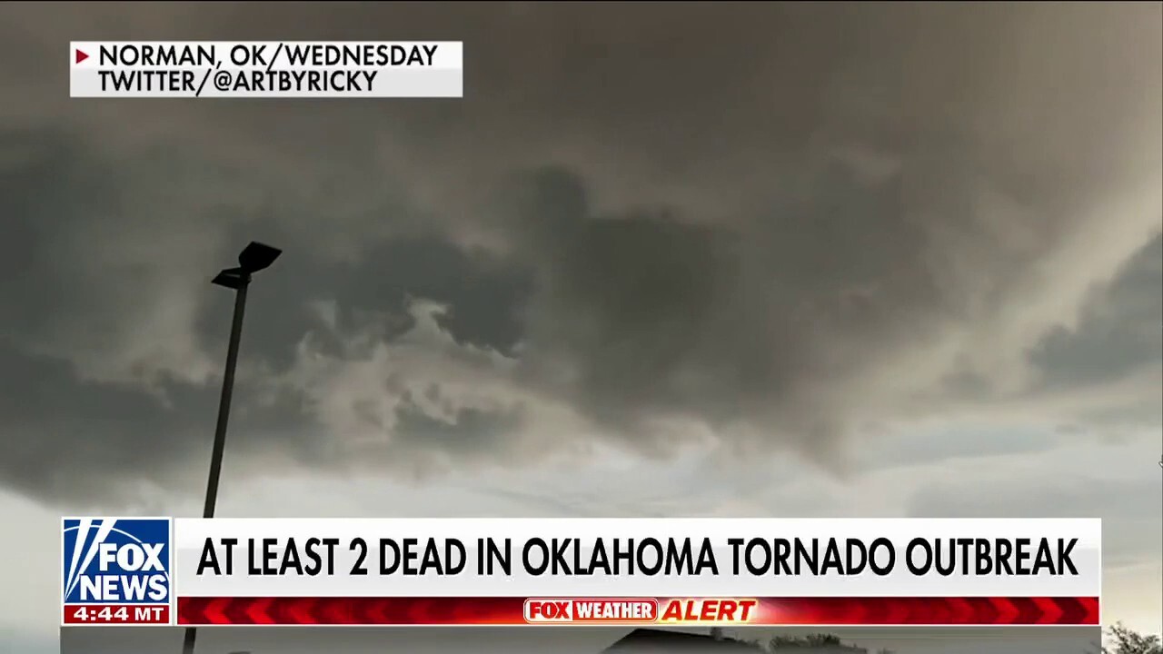 At least 2 dead in Oklahoma after tornado outbreak