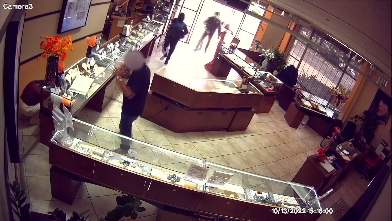 California jewelry store employee pistol-whipped by robbers dressed as an Amazon worker and security guard in broad daylight
