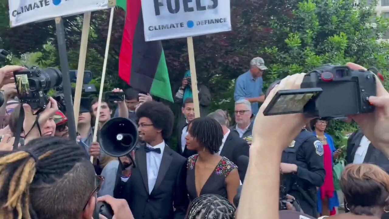 Justin Pearson joins White House Correspondents' Dinner protesters, calls climate 'fight for justice'