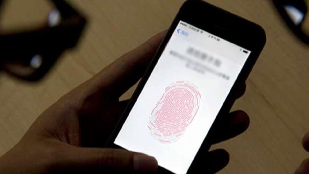 Judge orders woman to use fingerprint to unlock iPhone