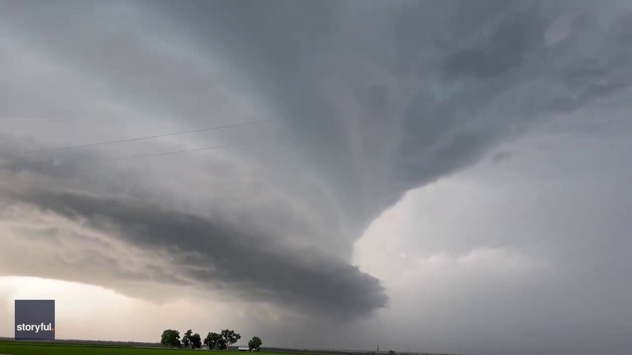 Supercell spotted as severe thunderstorm approaches: See the wild video