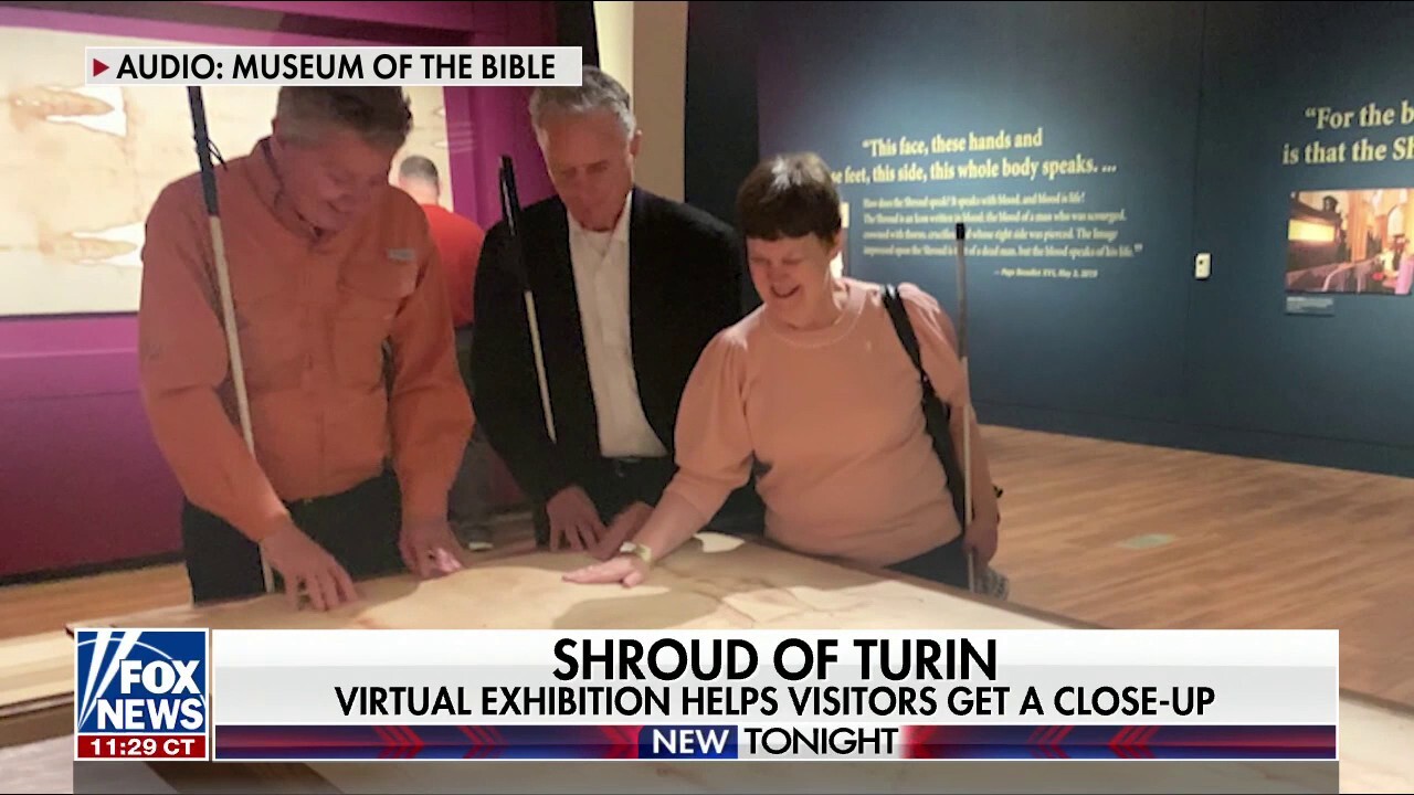 Virtual exhibition gets visitors close look at Shroud of Turin