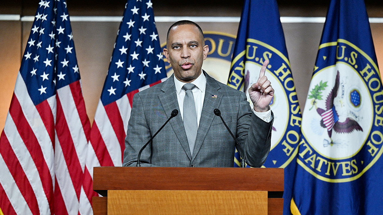 WATCH LIVE: Jeffries holds a press conference on government shutdown