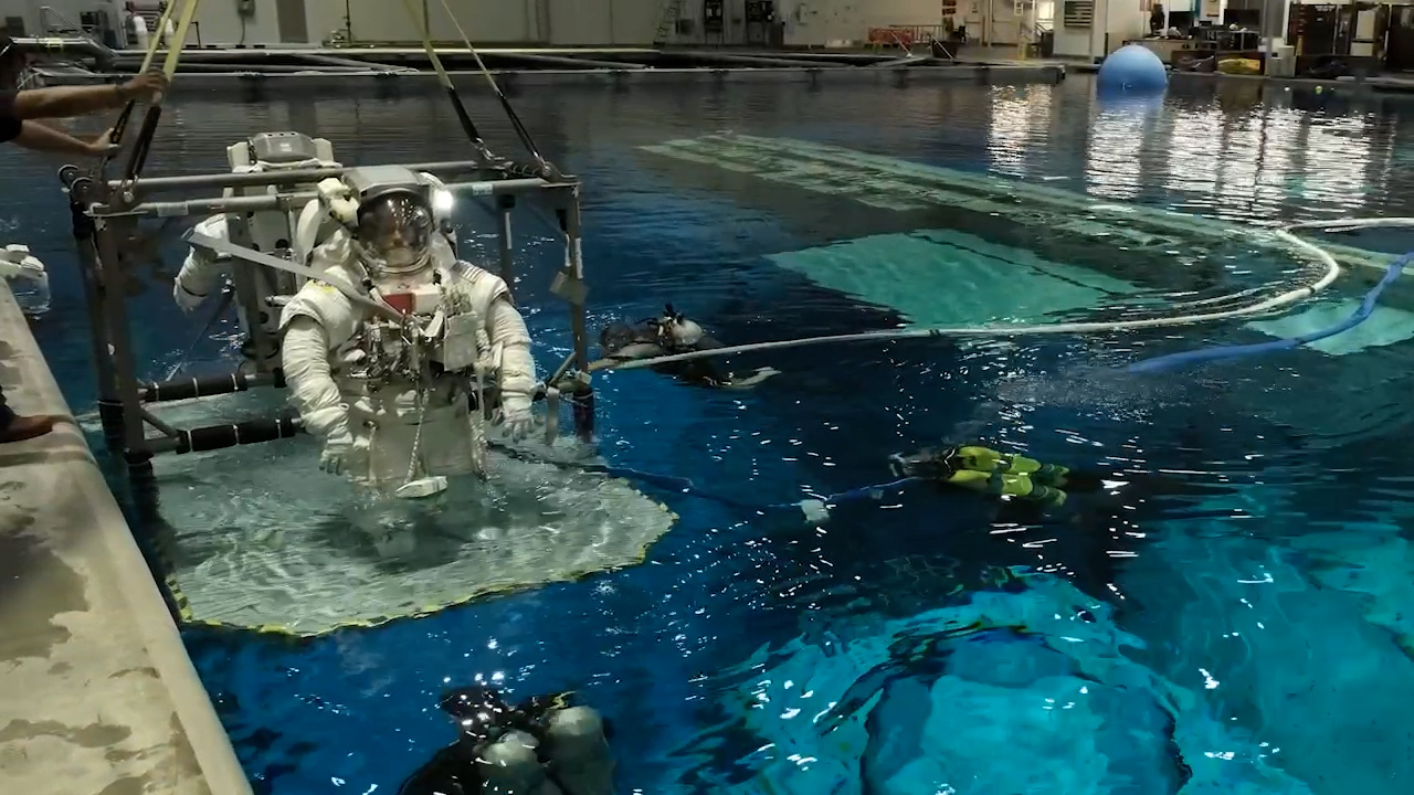 НАСА посреща най-новия си клас астронавти след двугодишно обучение в Хюстън