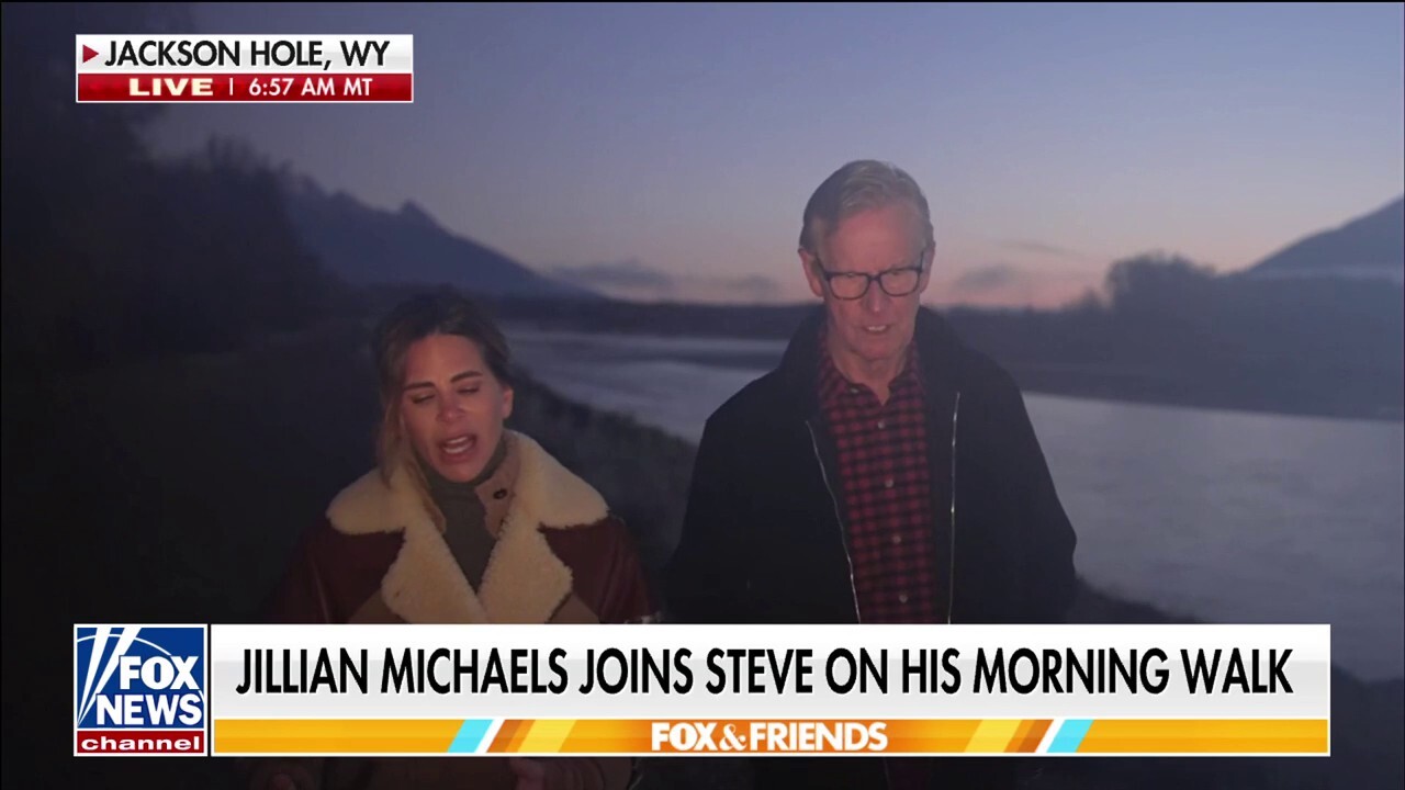 Jillian Michaels joins Steve Doocy for a morning walk in Wyoming