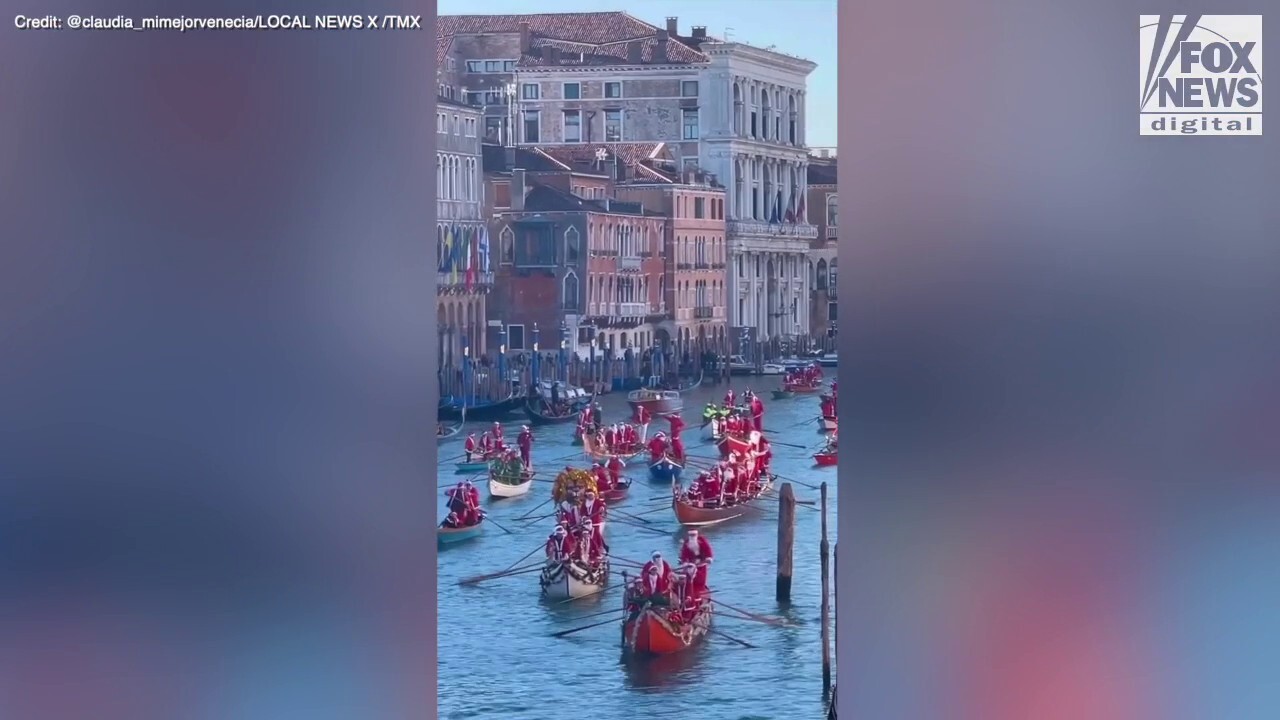SEE IT: Parading Santas float down canals of Venice to celebrate the holiday season
