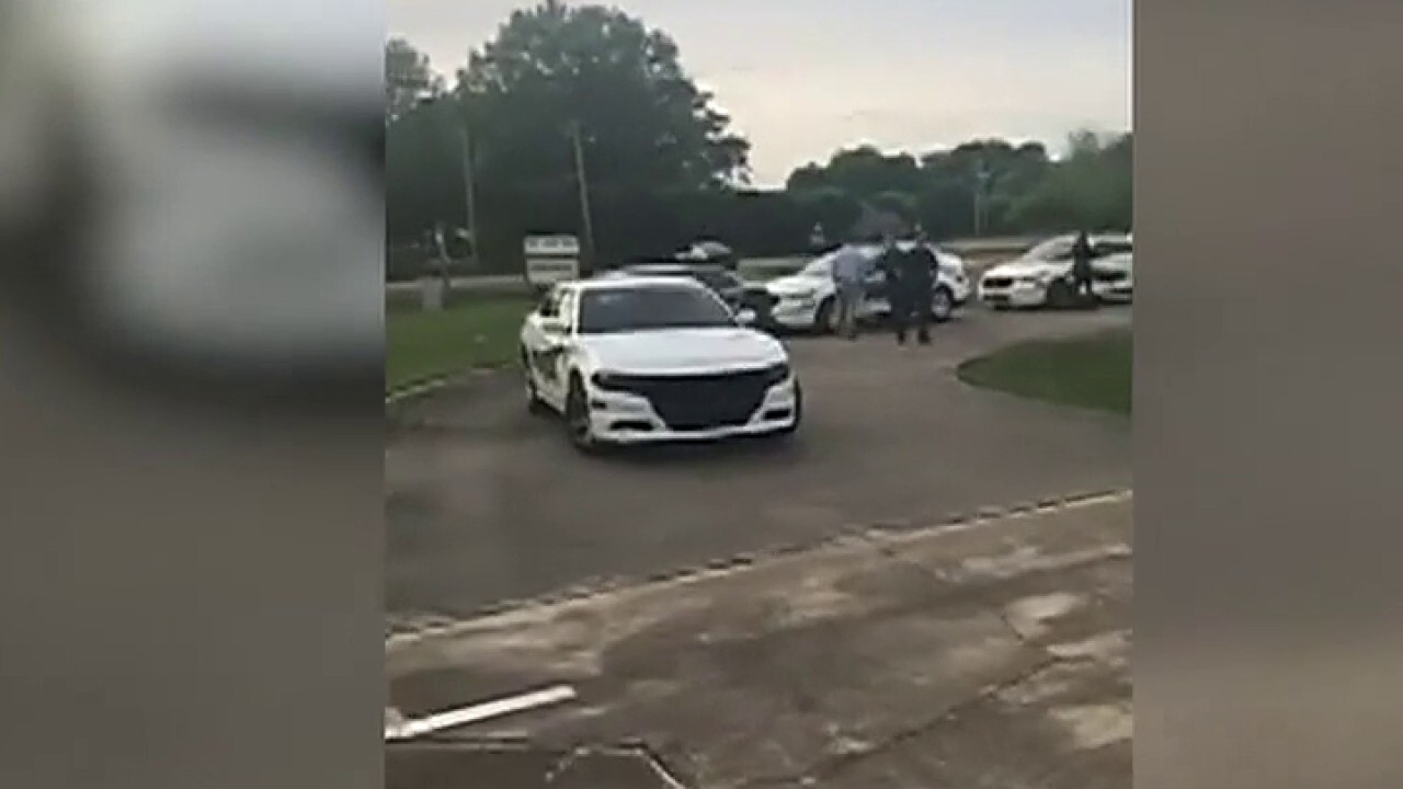Cops fine worshippers at drive-in service in Greenville, Mississippi