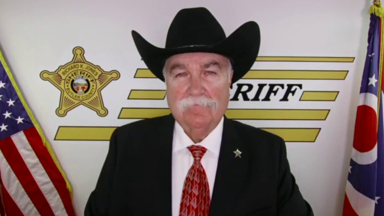 Ohio sheriff goes viral for vowing to help celebrities flee the country if Trump reelected