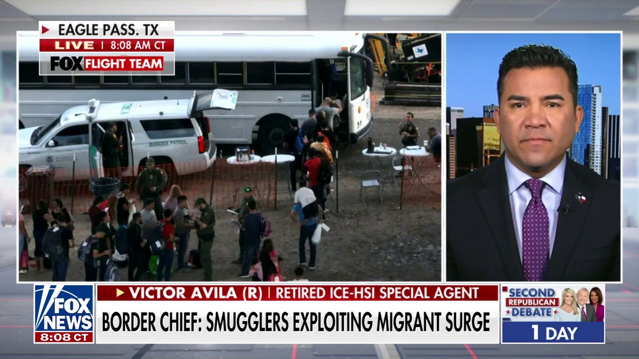 Retired ICE agent running for Congress as border crisis rages