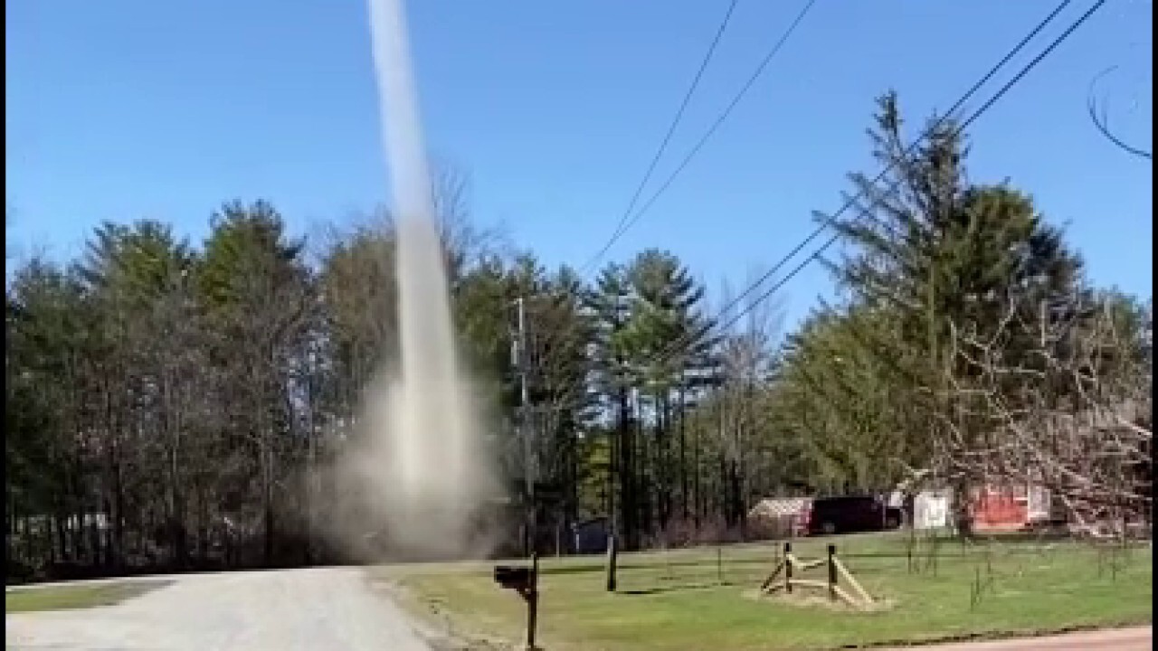 Dust devil leaves New York family in awe