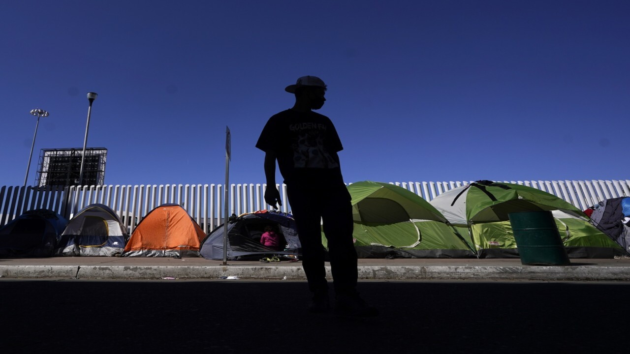 Mexican officials close migrant camp over inhumane conditions