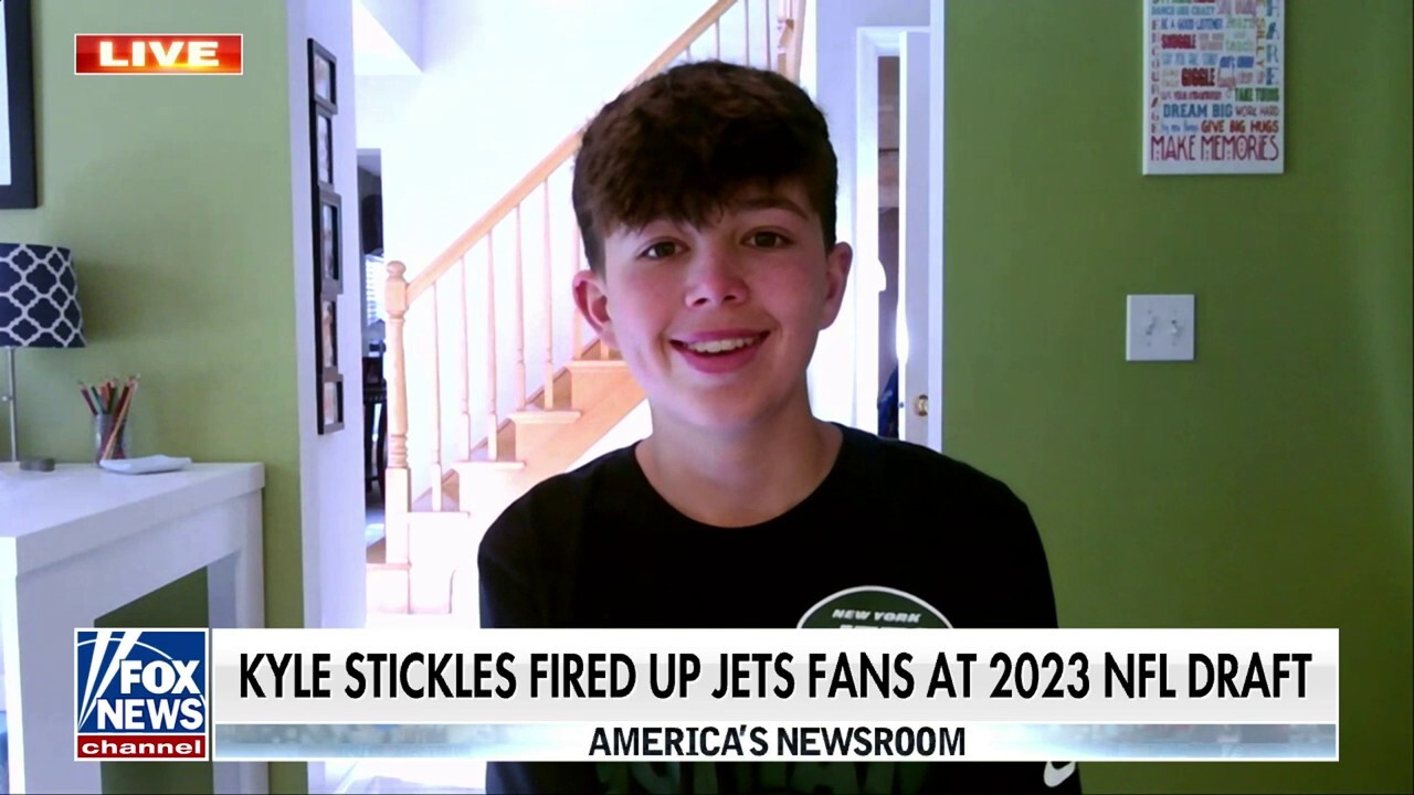 Kyle Stickles steals the show announcing Jets pick at 2023 NFL Draft