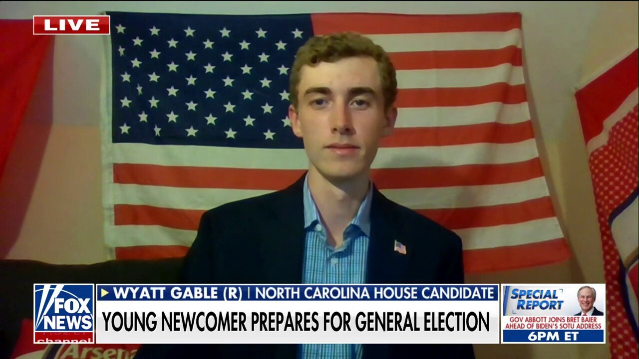 Студент в колежа печели първичните избори от Републиканската партия срещу 10 мандата действащ депутат от щата Северна Каролина: `Много упорита работа`