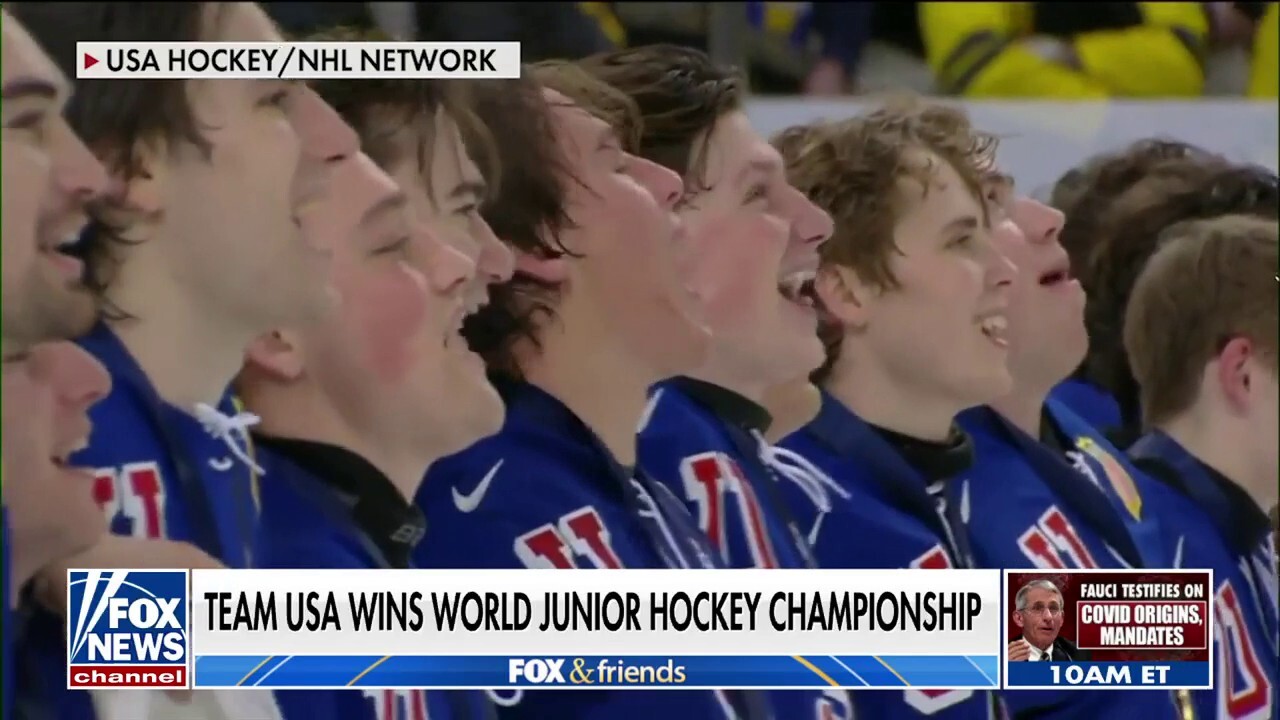 Младежкият отбор по хокей на САЩ е похвален за изпълнението на националния химн след спечелването на златото: `Ние обичаме нашата страна`