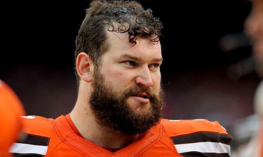 Former Cleveland Browns offensive lineman Joe Thomas goes viral with body transformation