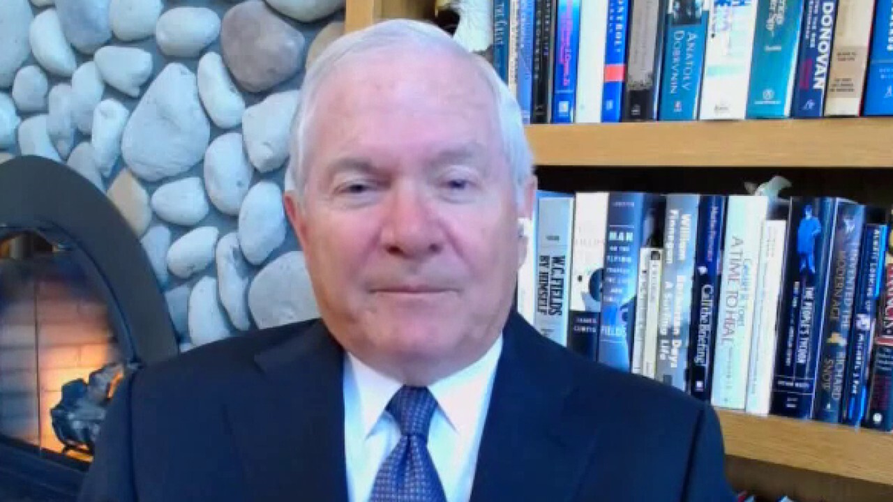 Robert Gates says divisions within US are paralyzing