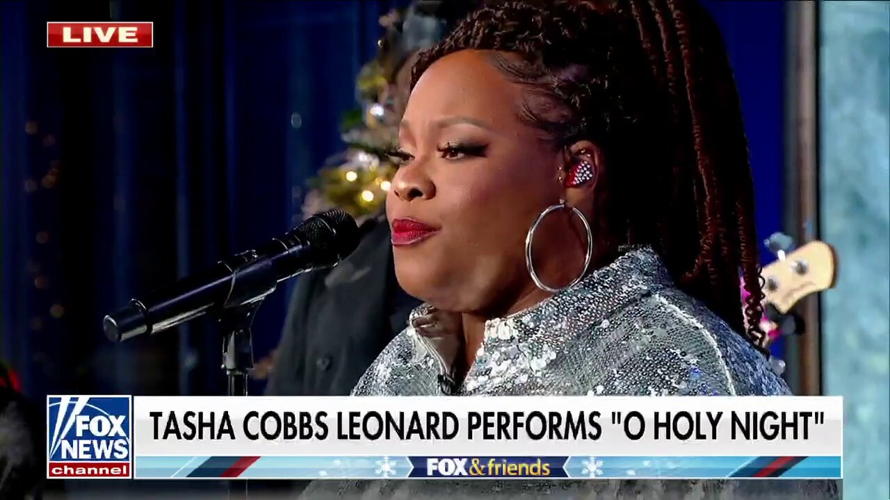 Tasha Cobbs Leonard performs ‘O Holy Night’ live on ‘Fox & Friends’