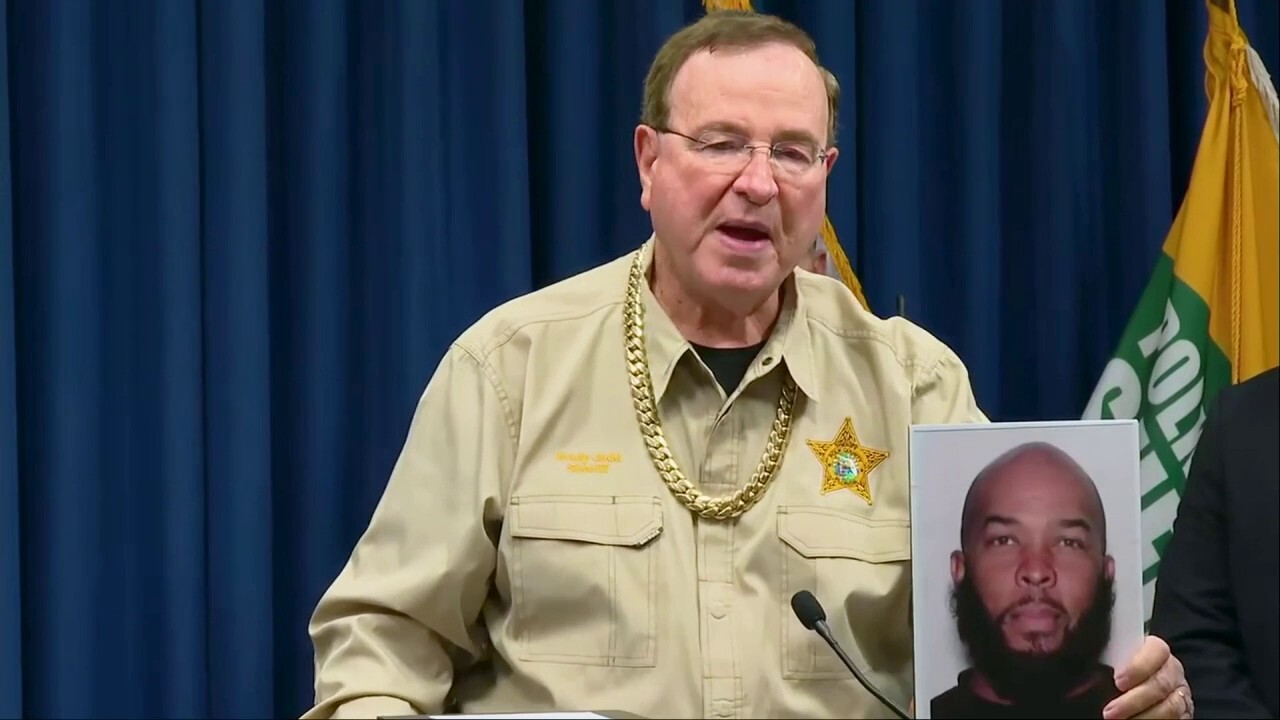 Florida sheriff flaunts seized jewelry after drug bust