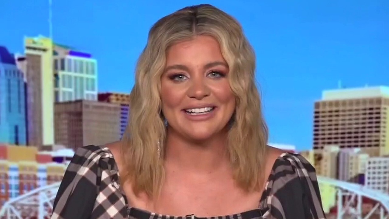 Country singer Lauren Alaina encourages women to love themselves in new book
