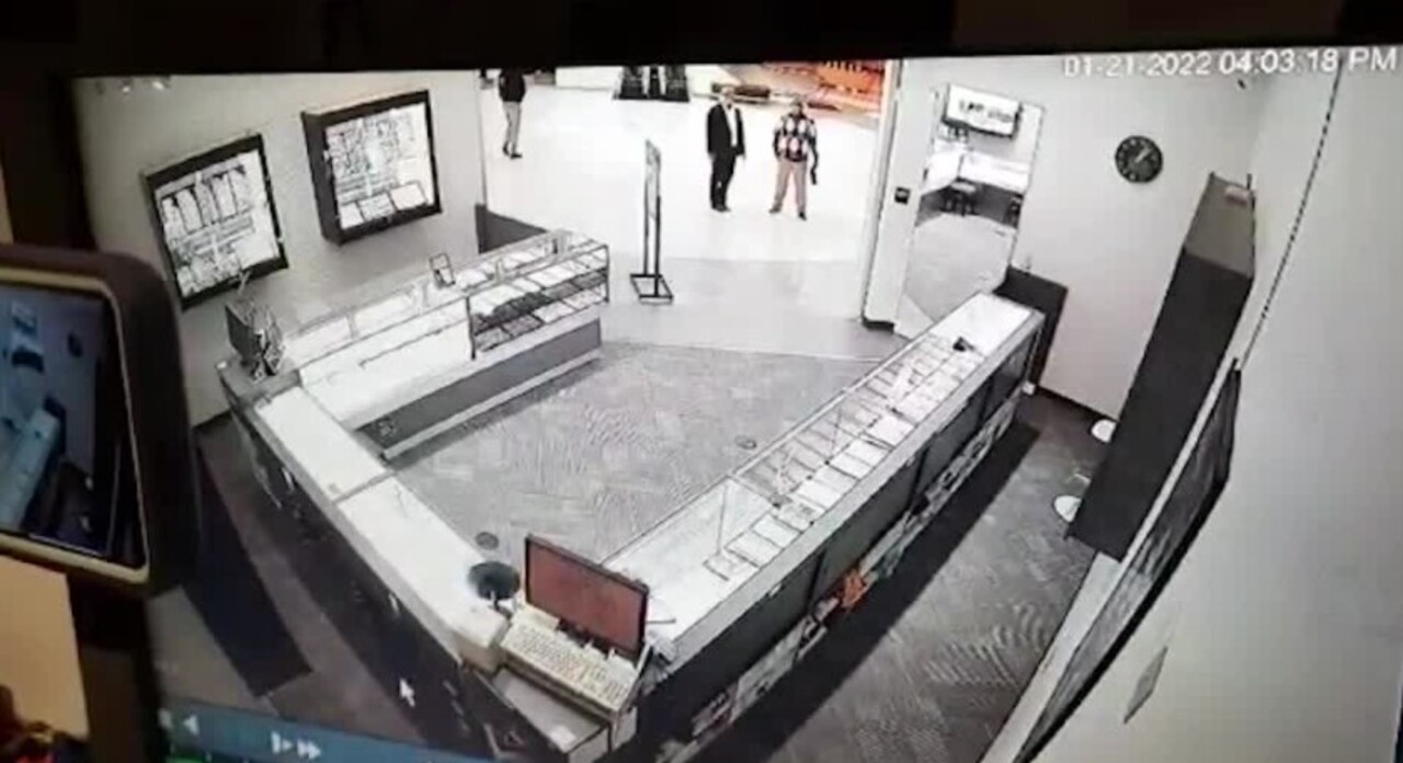 Bay Area jewelry store owner takes matters into his own hands and stops smash-and-grab attempt