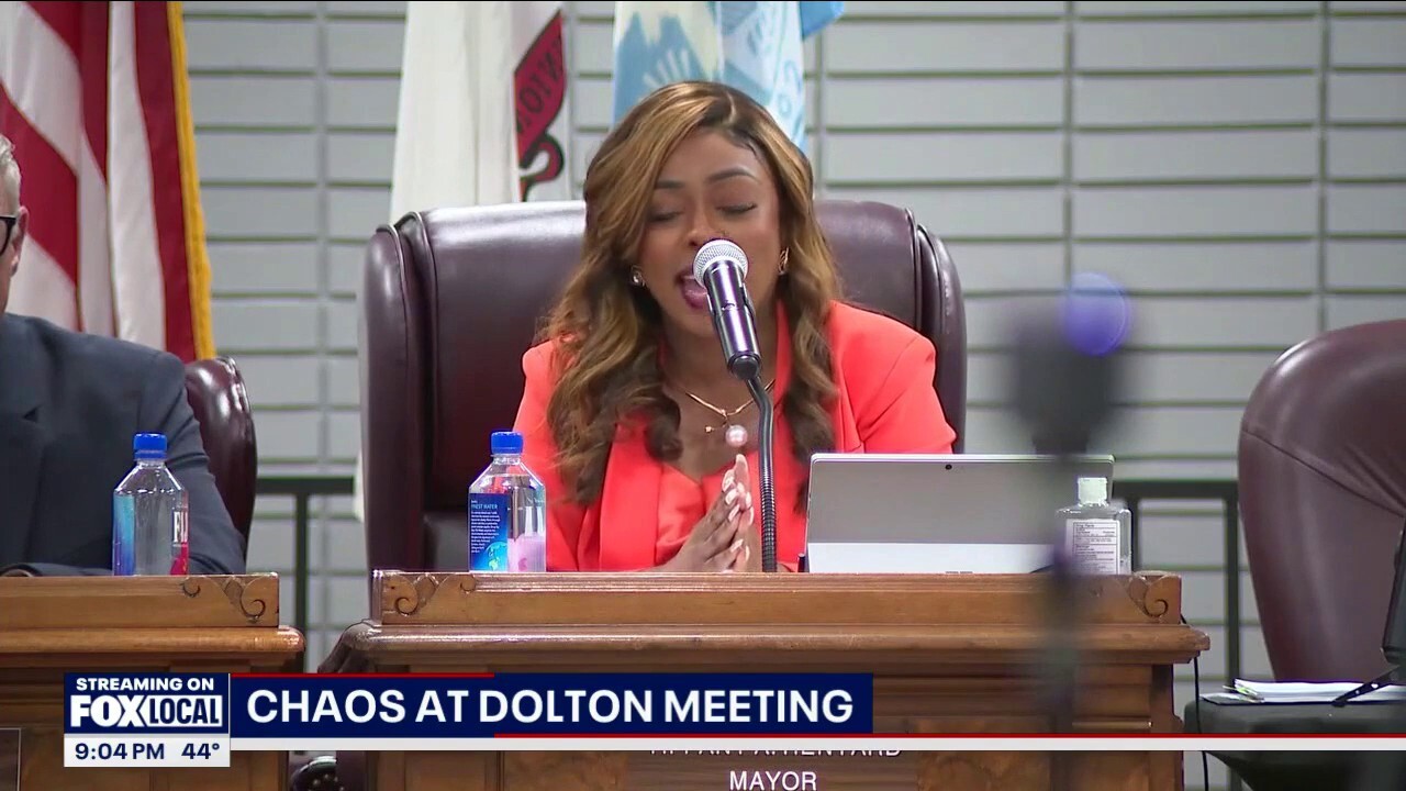 Residents condemn Dolton Mayor Henyard at chaotic meeting: 'Worst mayor in America’