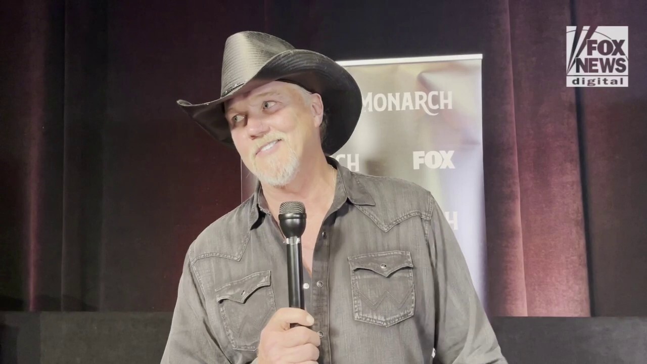 Trace Adkins stars as Albie Roman in the FOX show