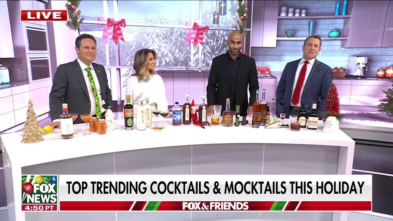 Trending cocktail & mocktail recipes for the holiday season